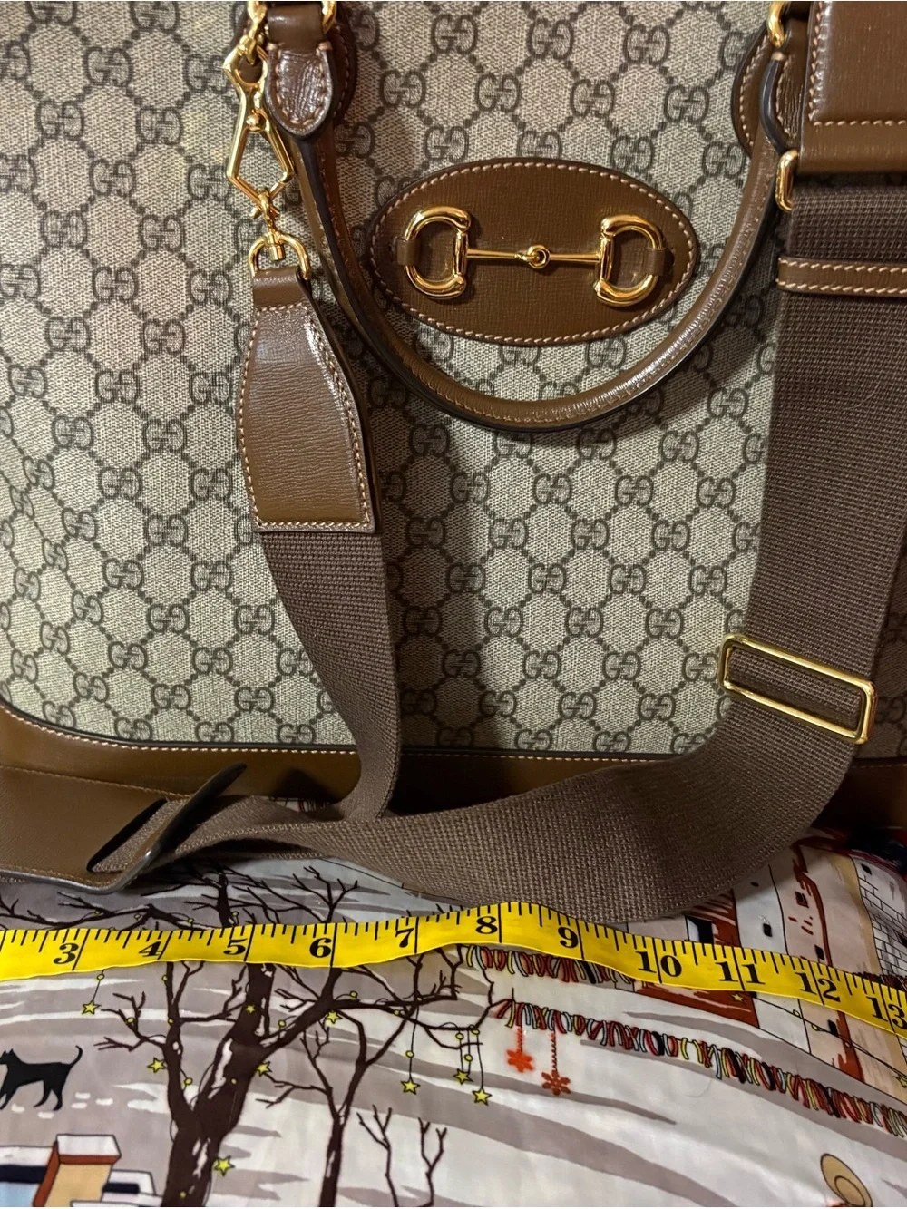 Gucci signature gg